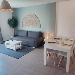 https://le-familial-t3-piscine-climatisation-balcon.fr-provencehotel.com
